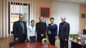 Rotary klub Semič - Bela krajina Občini Semič predal prenosni avtomatski eksterni defibrilator 1